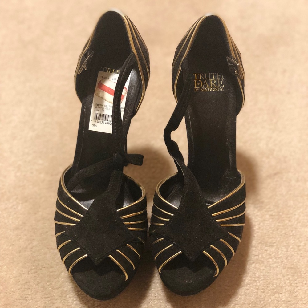 Black and gold shoes